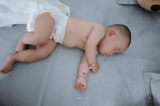 枝江宝宝总是摇头怎么回事